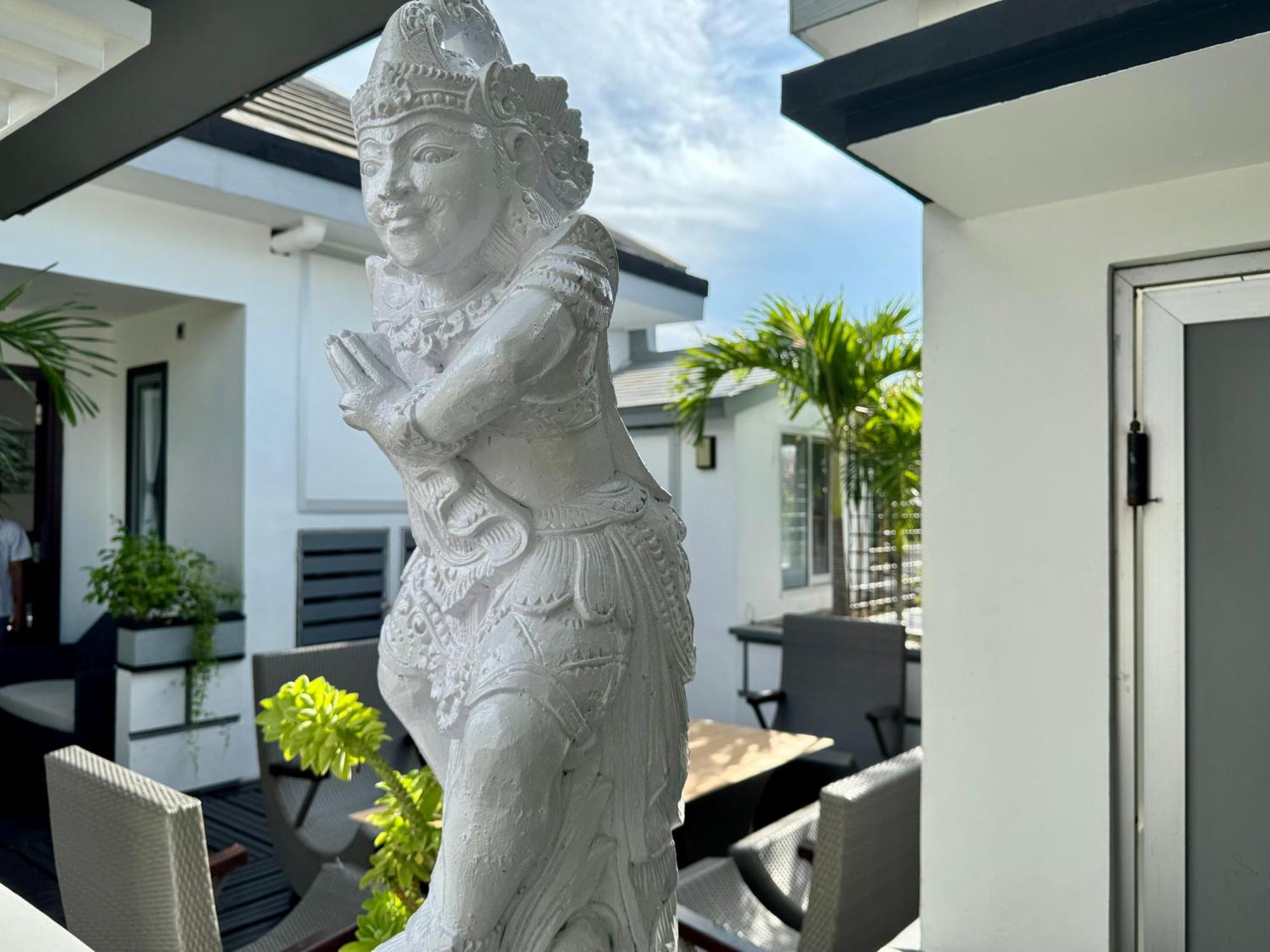 Villa Rumah Putih Abu Abu Senggigi Kültér fotó