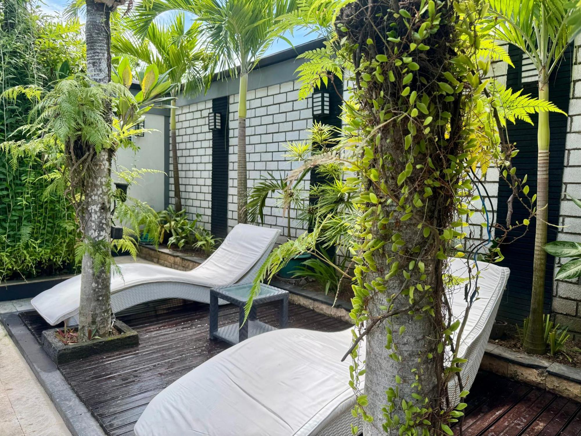 Villa Rumah Putih Abu Abu Senggigi Kültér fotó