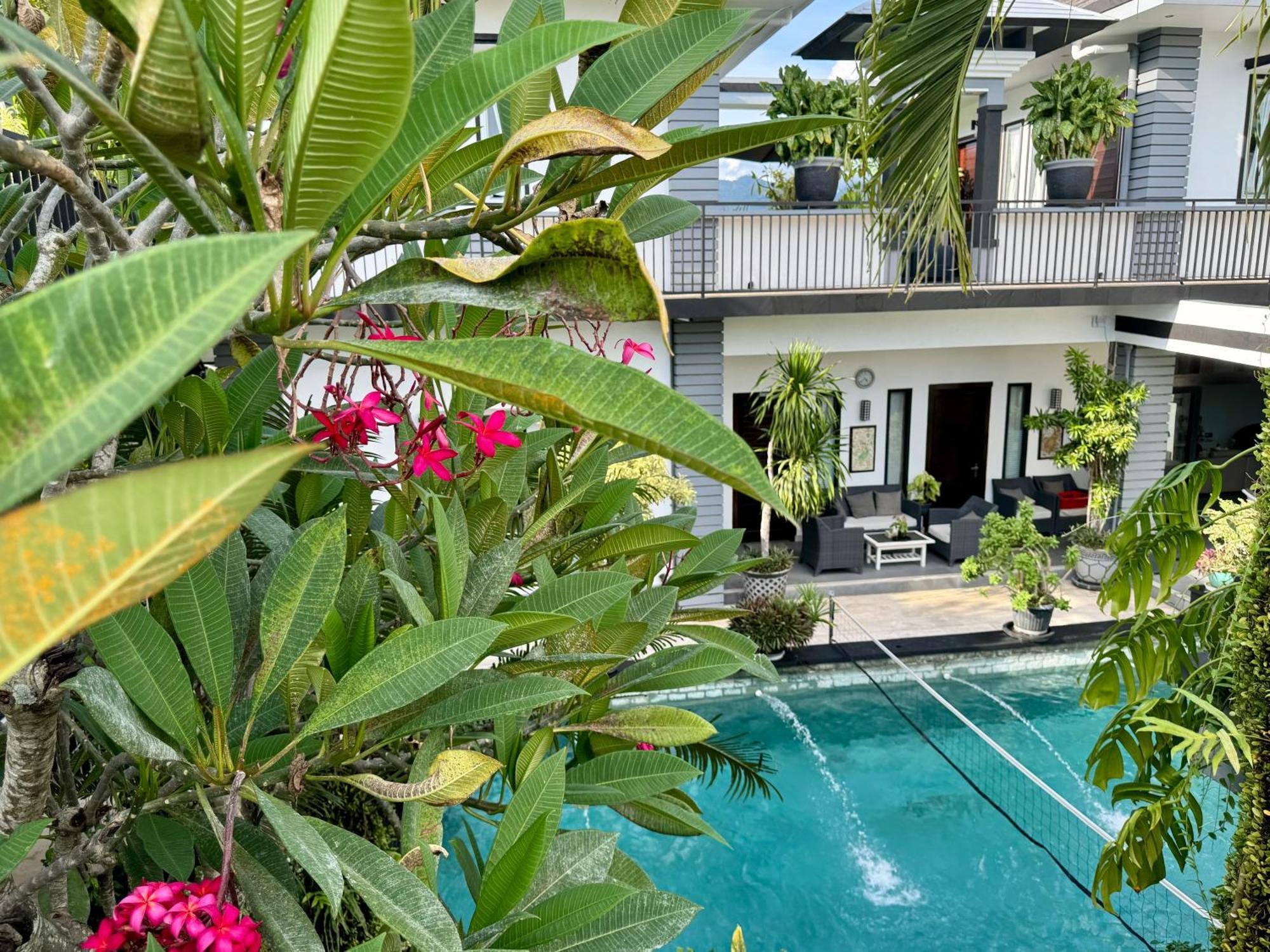 Villa Rumah Putih Abu Abu Senggigi Kültér fotó