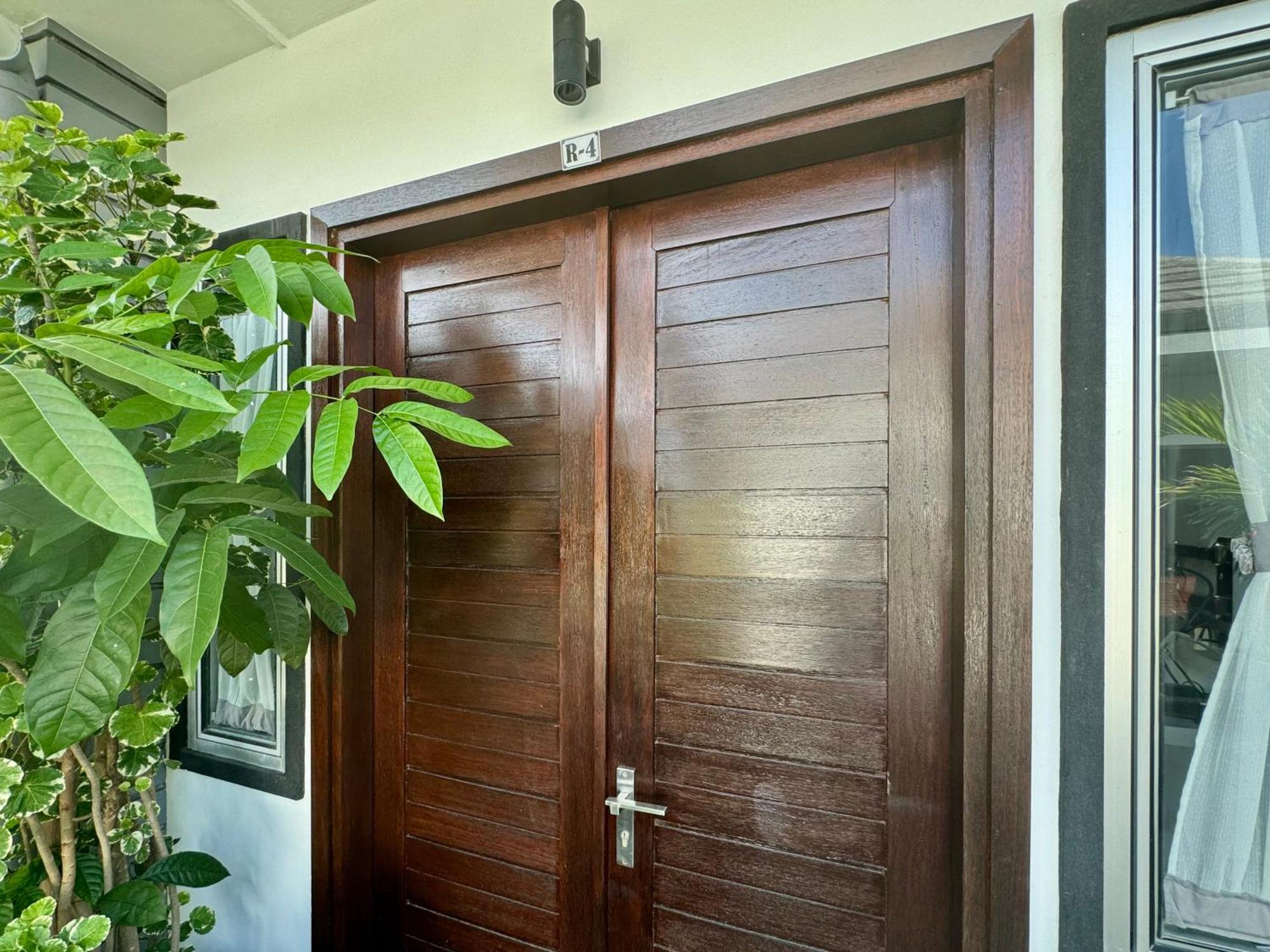 Villa Rumah Putih Abu Abu Senggigi Kültér fotó