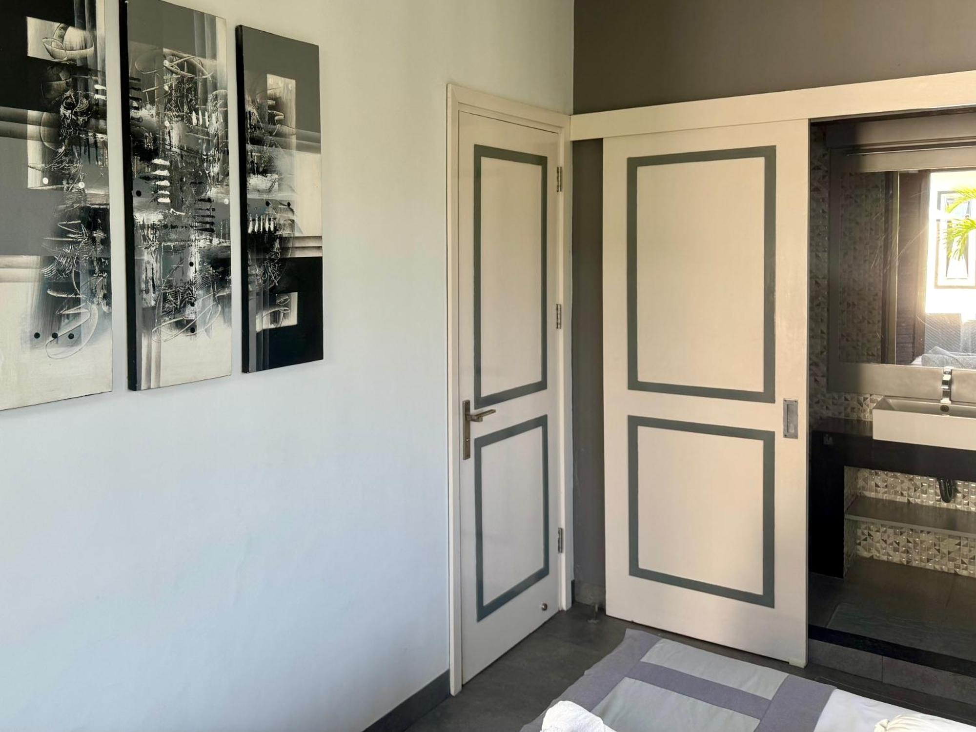 Villa Rumah Putih Abu Abu Senggigi Kültér fotó
