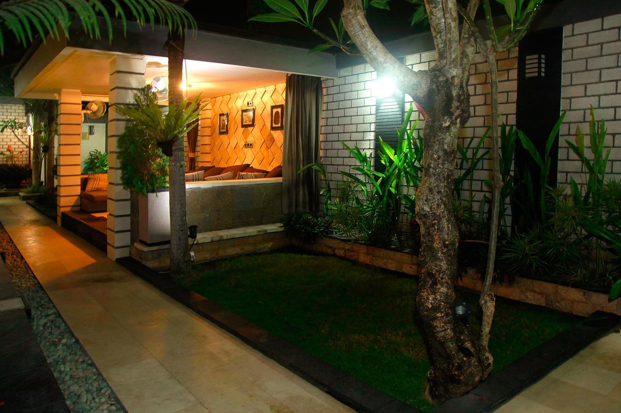 Villa Rumah Putih Abu Abu Senggigi Kültér fotó